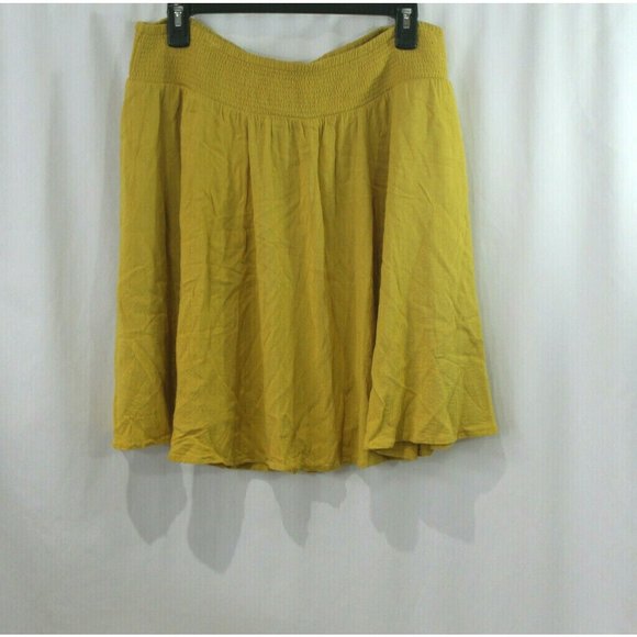 torrid Dresses & Skirts - Torrid Womens Yellow Smocked Waist Woven Skater Skirt 00/M